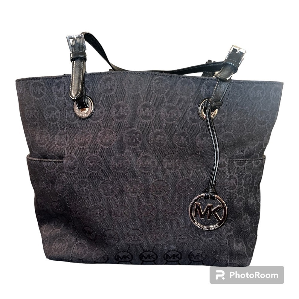 Michael Kors Signature Logo Jet Set Tote - Your Ultimate Travel Companion